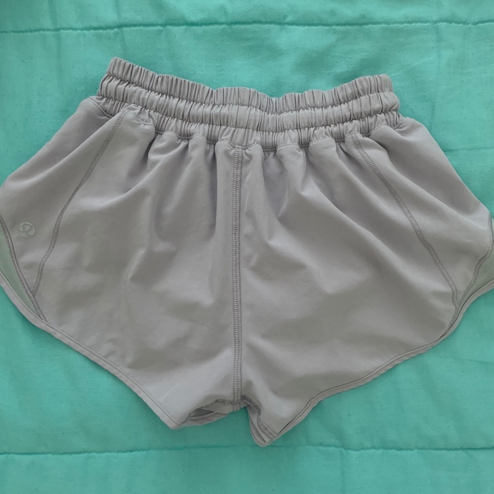 ‼️ SOLD ‼️Lululemon hotty hot II shorts - Picture 4 of 7